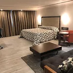 Econo Express Hotel