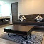 Econo Express Hotel