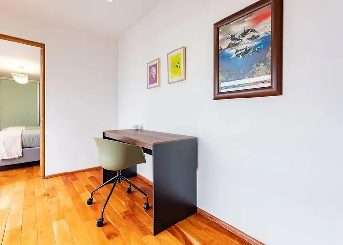 Stylish Apartment With Private Roof Top & Jacuzzi