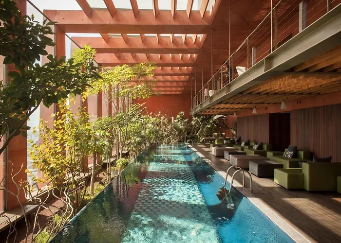Arty Loft With A Rooftop Pool In Iconic Building