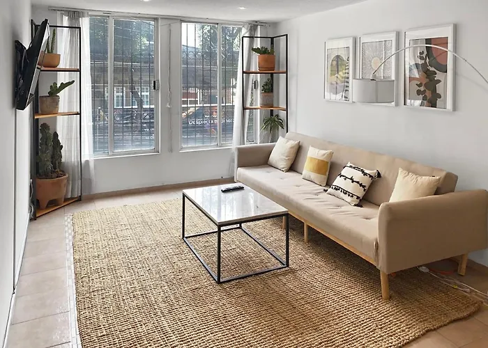 Spacious 3 Bed +2 Bath In Roma N