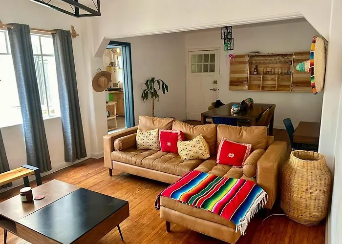 1 Bedroom Hipster Apartment In Esquina Del Chilaquil