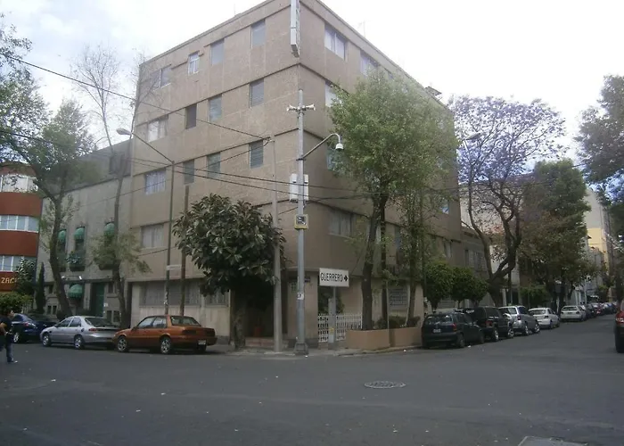 Hotel Polly