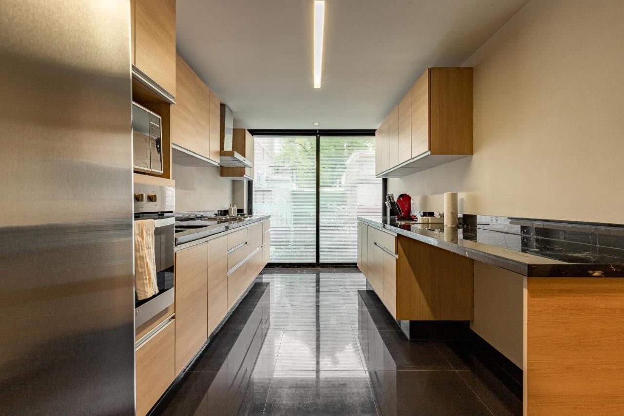 Executive Luxurious 2 Bedroom Condominium