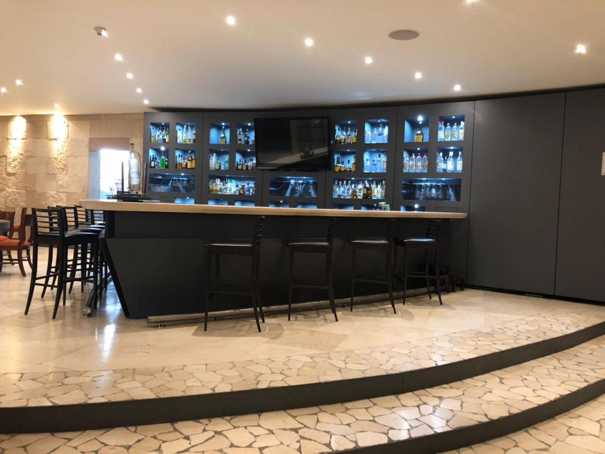 Hotel We Aeropuerto 4*