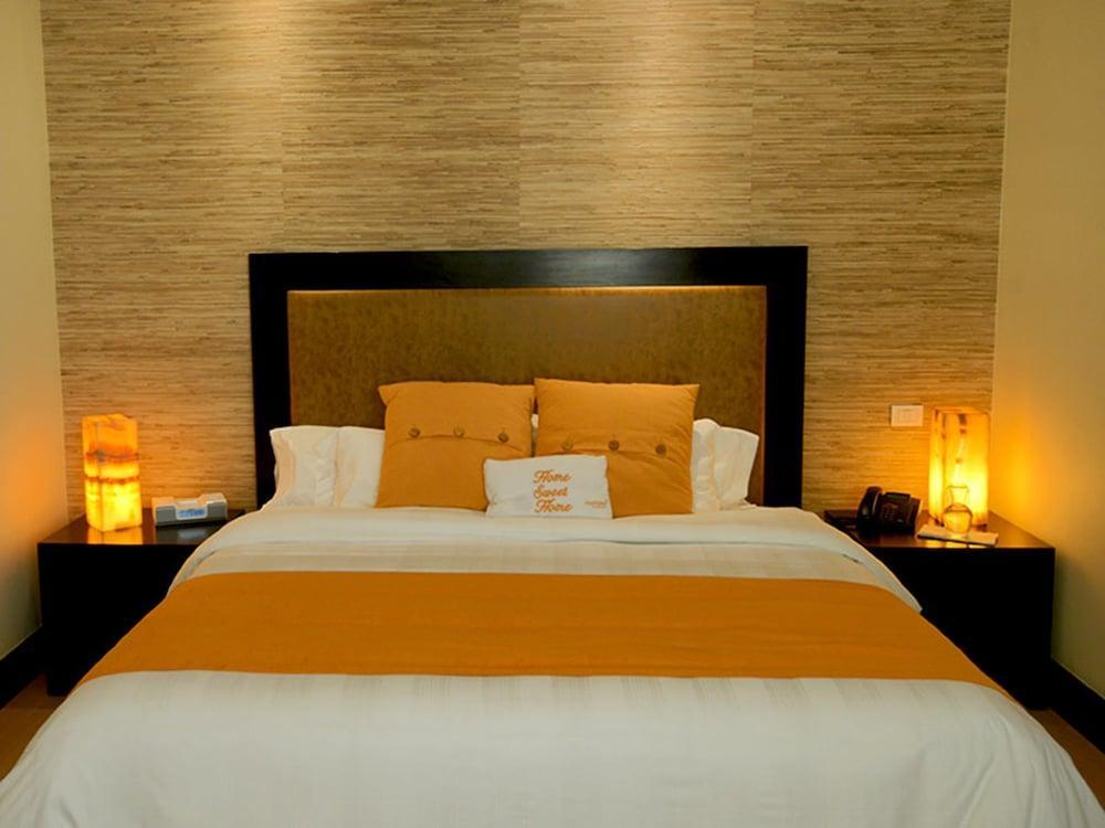 Hausuites Aparthotel 4*