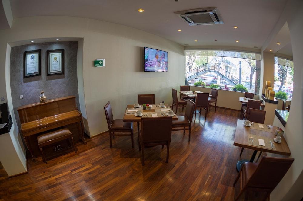 Riazor Aeropuerto Hotel 4*