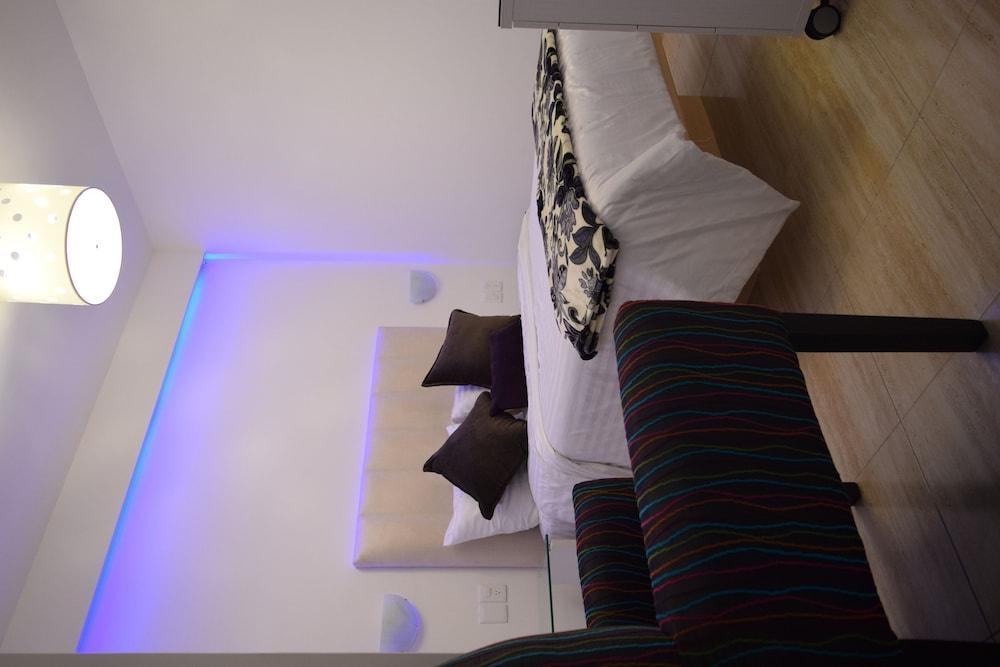 Condesa 185 Hotel 4*