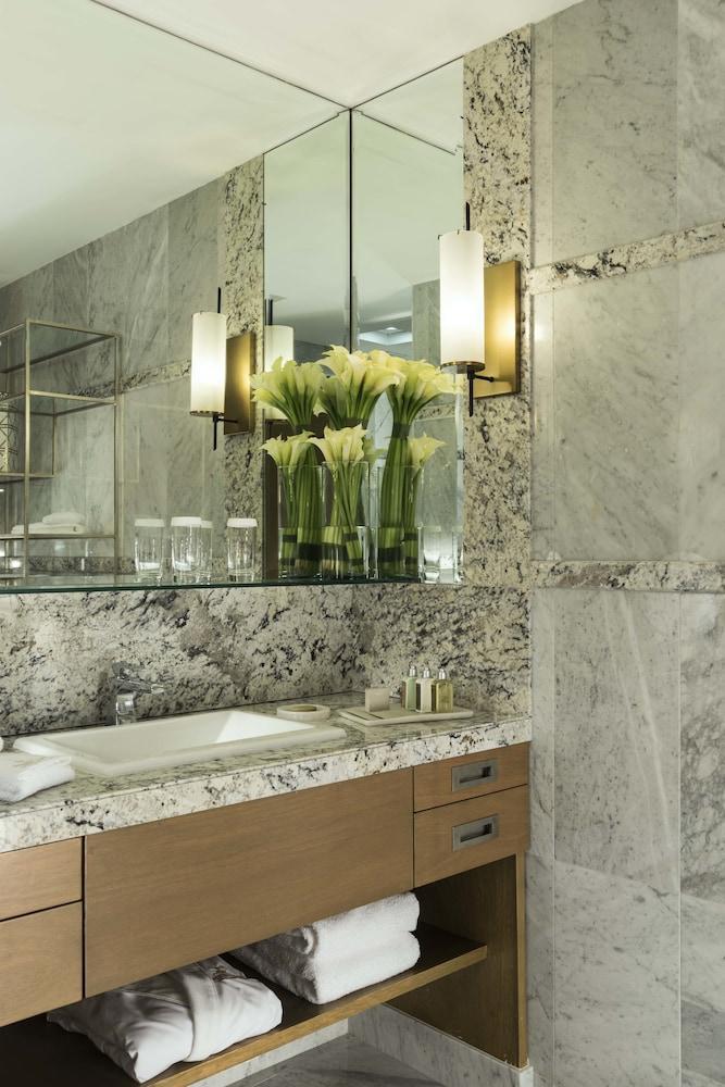 Marquis Skysuites 5*