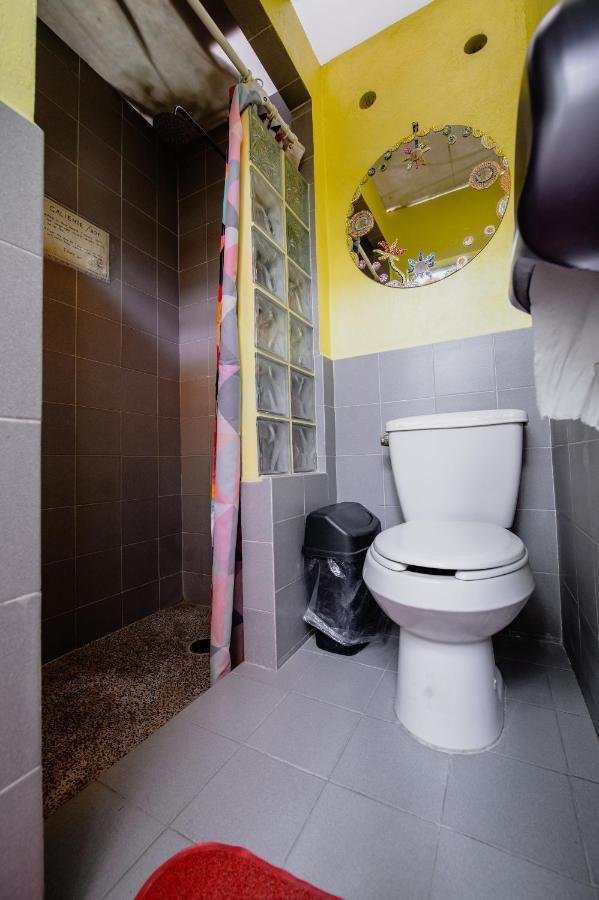 Airport Hostal
