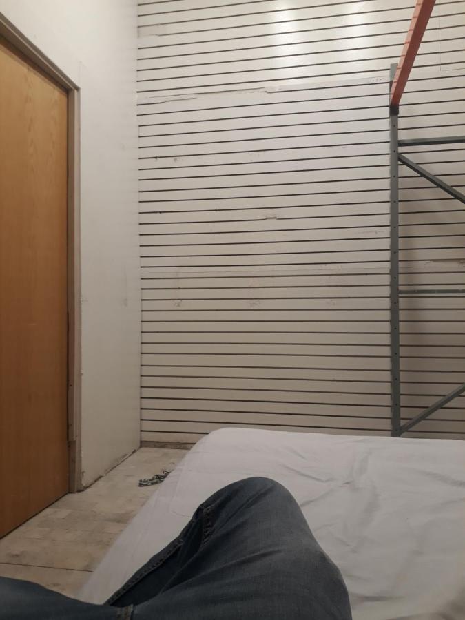 Bedroom Cuarto Independiente Planta Baja *