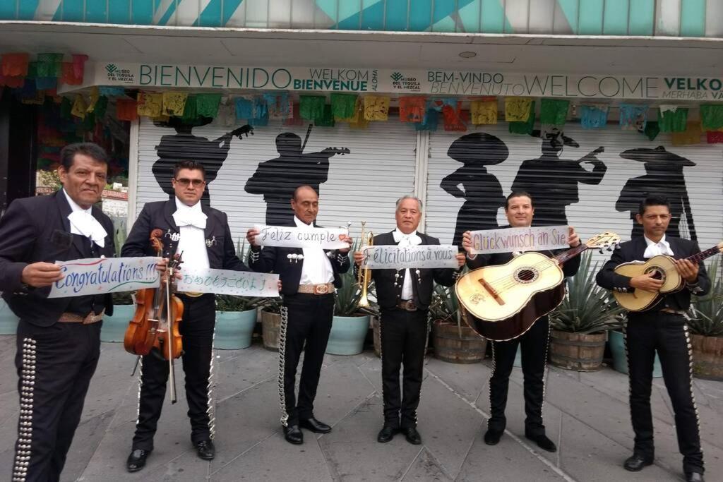 Mexicanissimo!! Awake With Mariachi Serenade *
