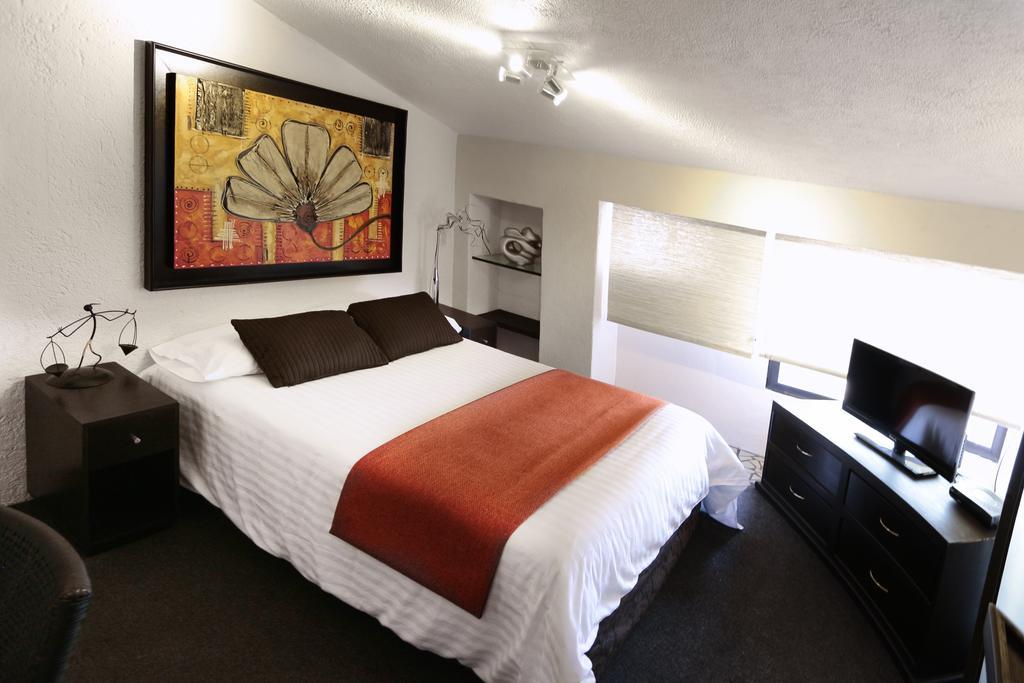 Aztic And Executive Hotel
