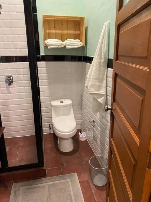 Estudio, En Casa De 1910, A Una Cuadra Del Angel Apartamento