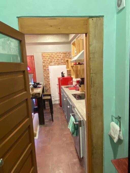 Estudio, En Casa De 1910, A Una Cuadra Del Angel Apartamento *
