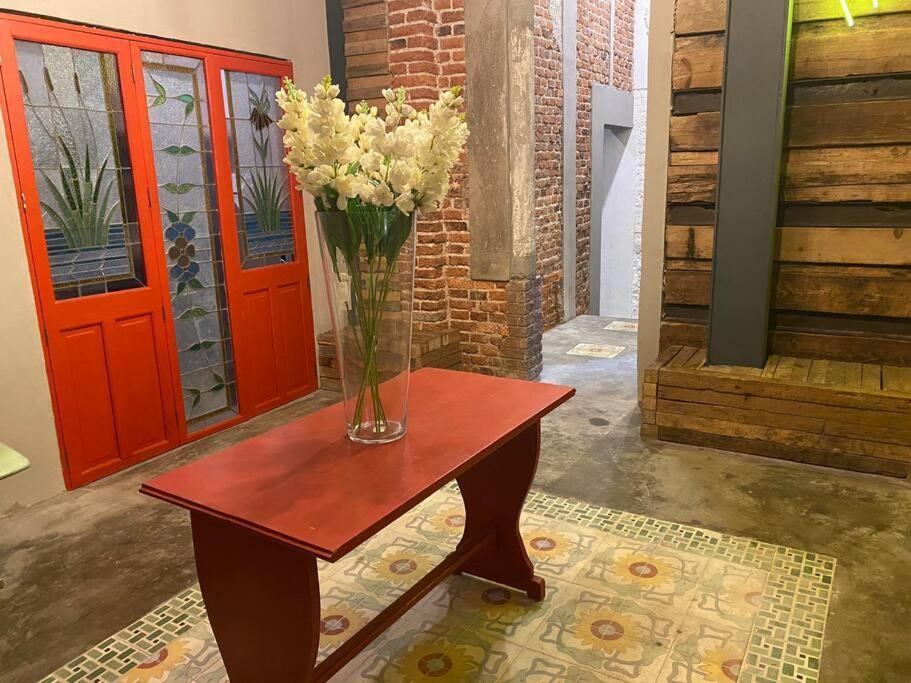 Estudio, En Casa De 1910, A Una Cuadra Del Angel Apartamento *