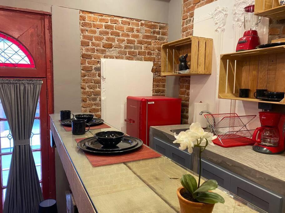 Estudio, En Casa De 1910, A Una Cuadra Del Angel *