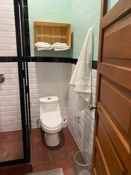 Estudio, En Casa De 1910, A Una Cuadra Del Angel Apartamento