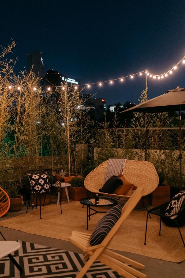The Wild Oscar Hotel