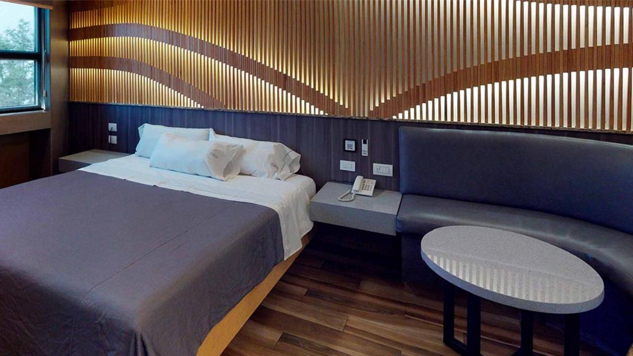 Patriotismo Hotel *