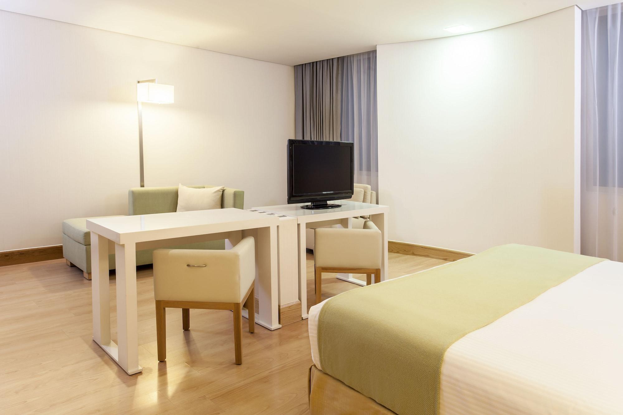 Hotel Nh Collection Airport T2