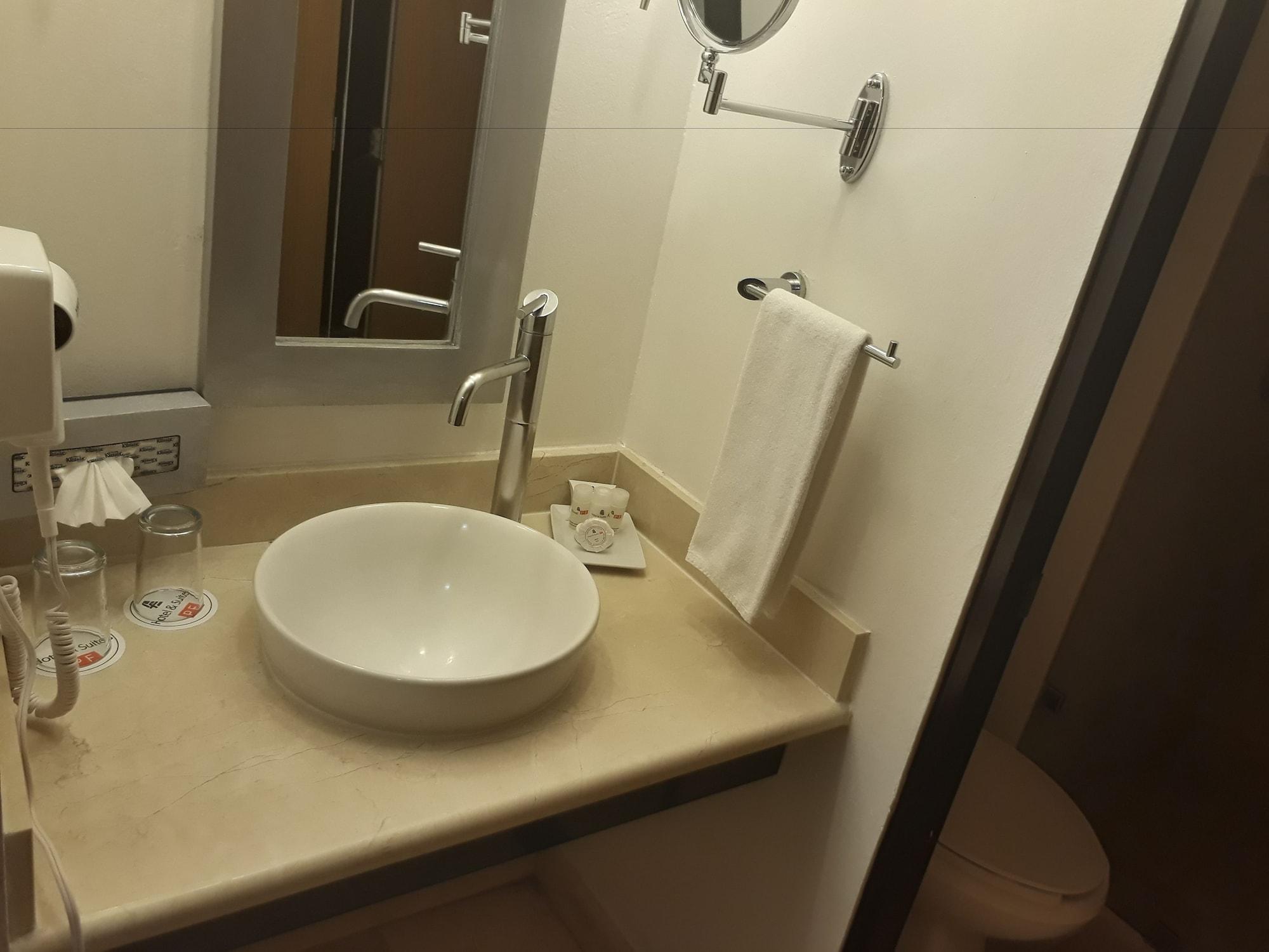 & Pf Hotel
