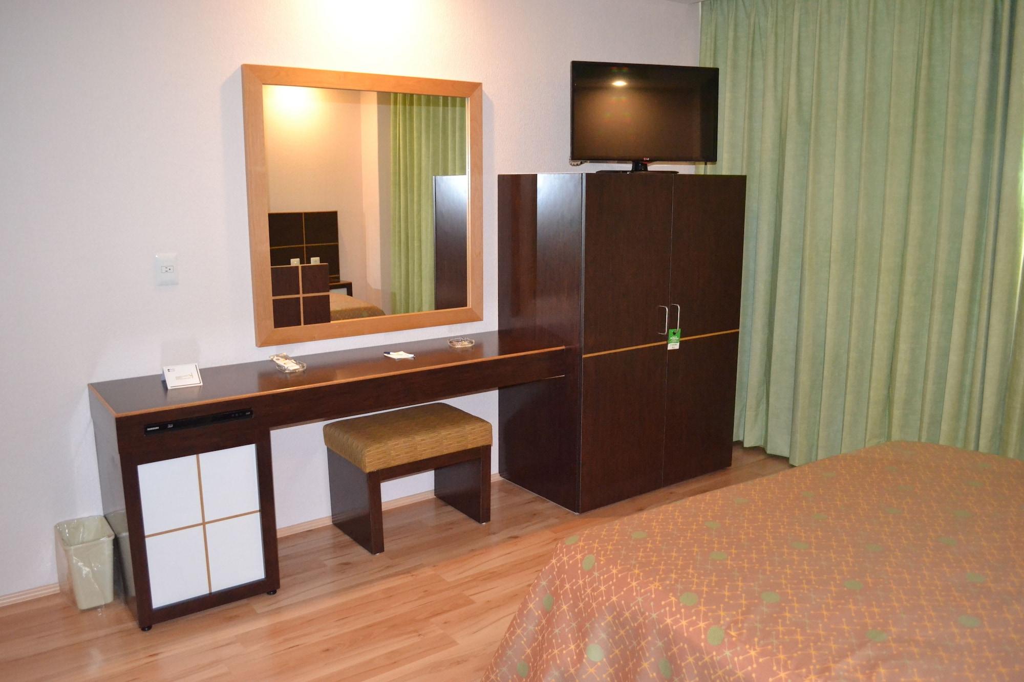 & Panama Hotel