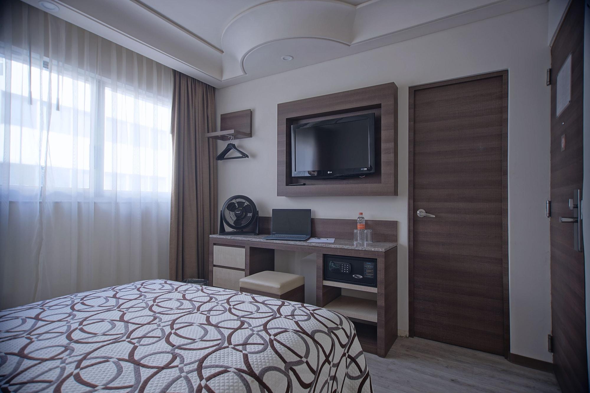 Econo Express Hotel 3*