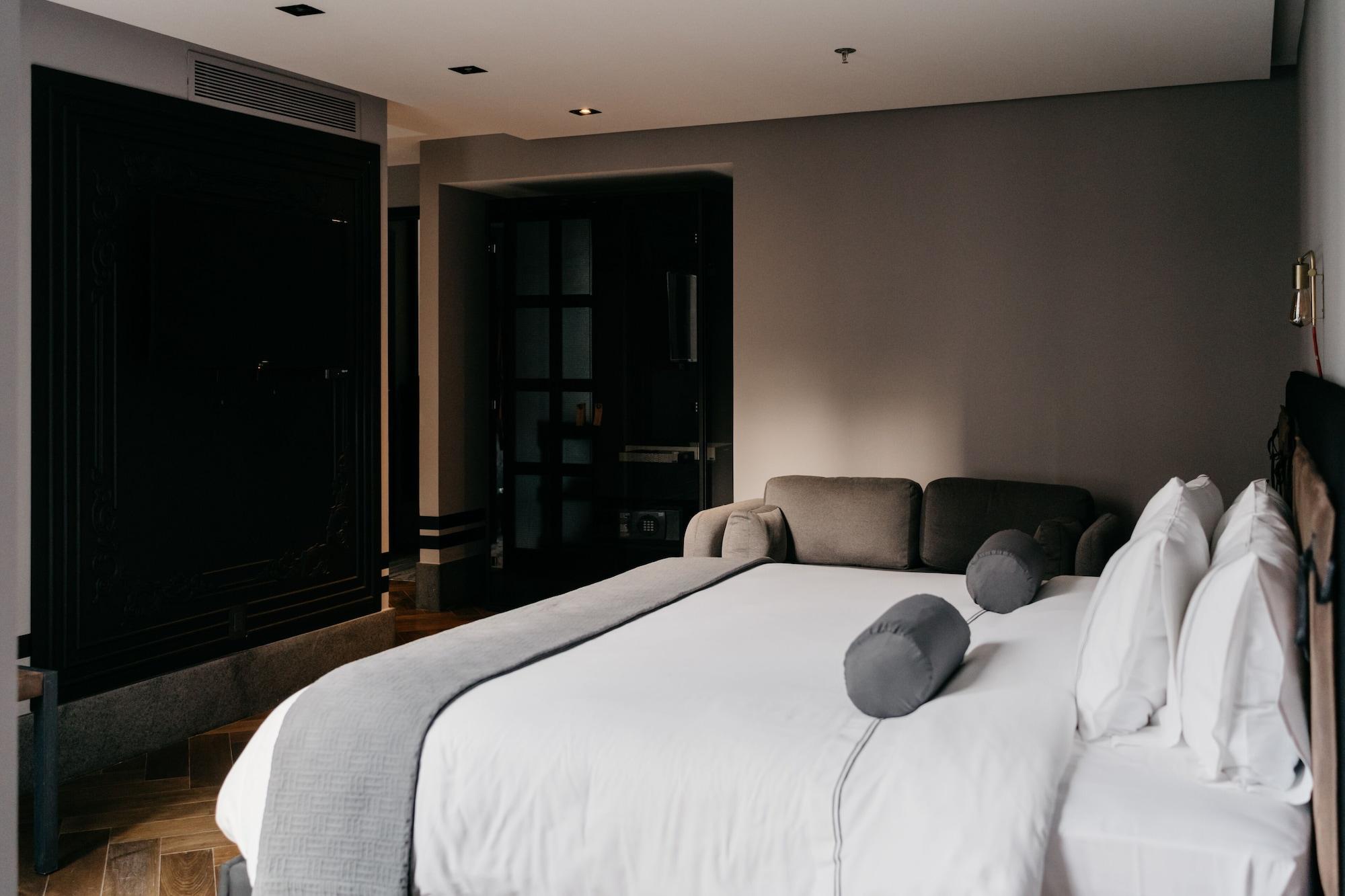The Wild Oscar Hotel