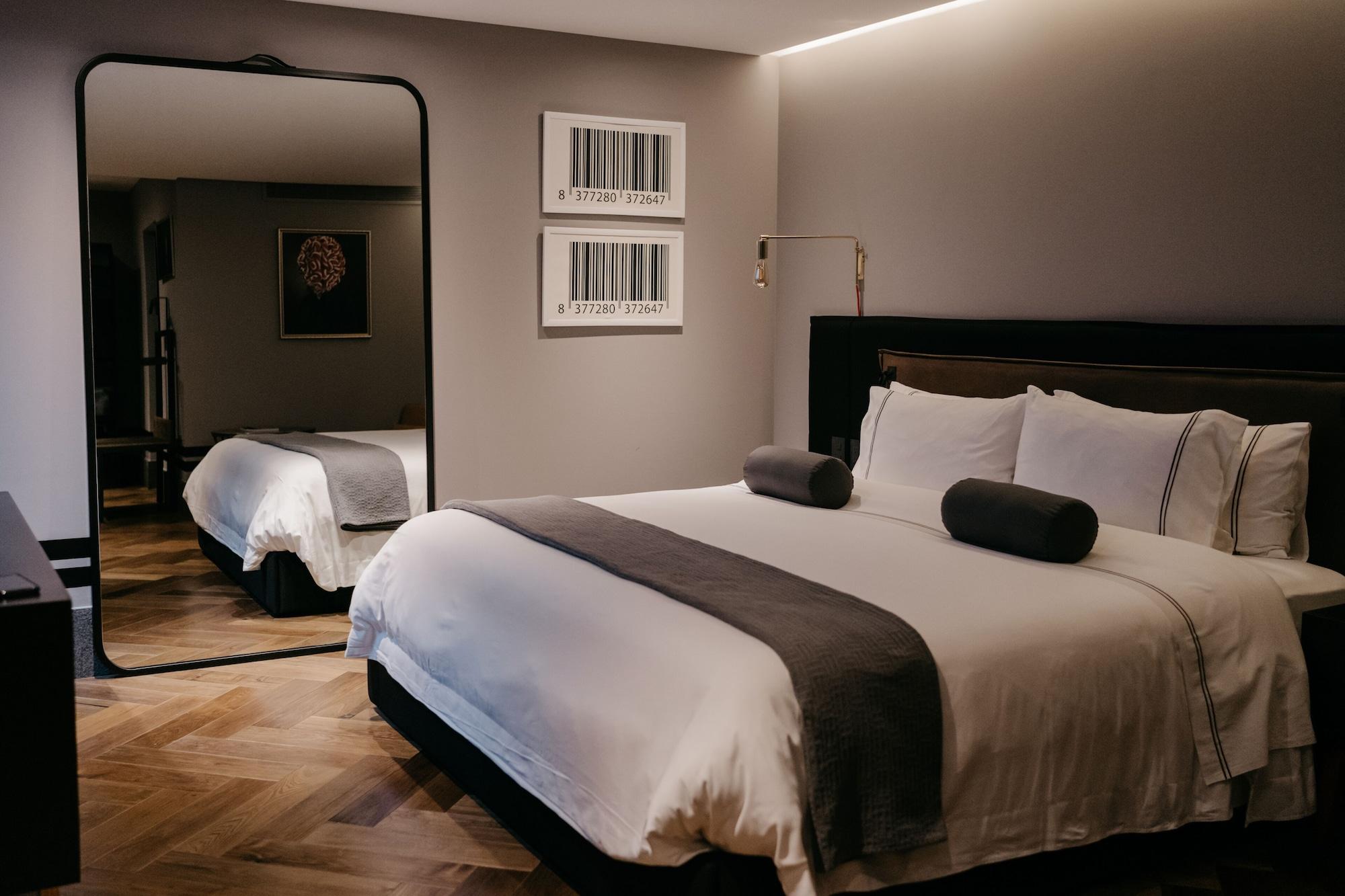 The Wild Oscar Hotel
