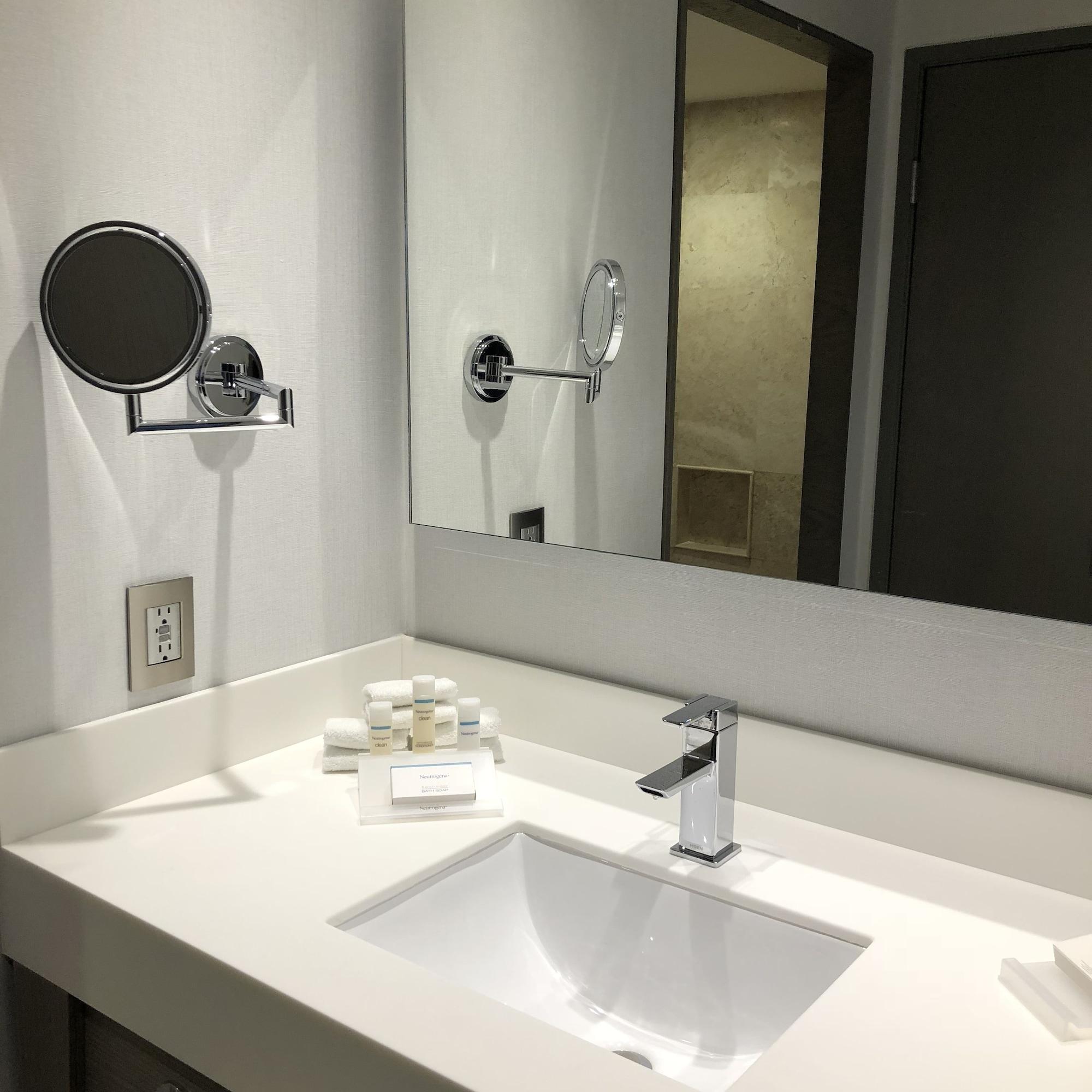 Hilton Garden Santa Fe Hotel Mexico City