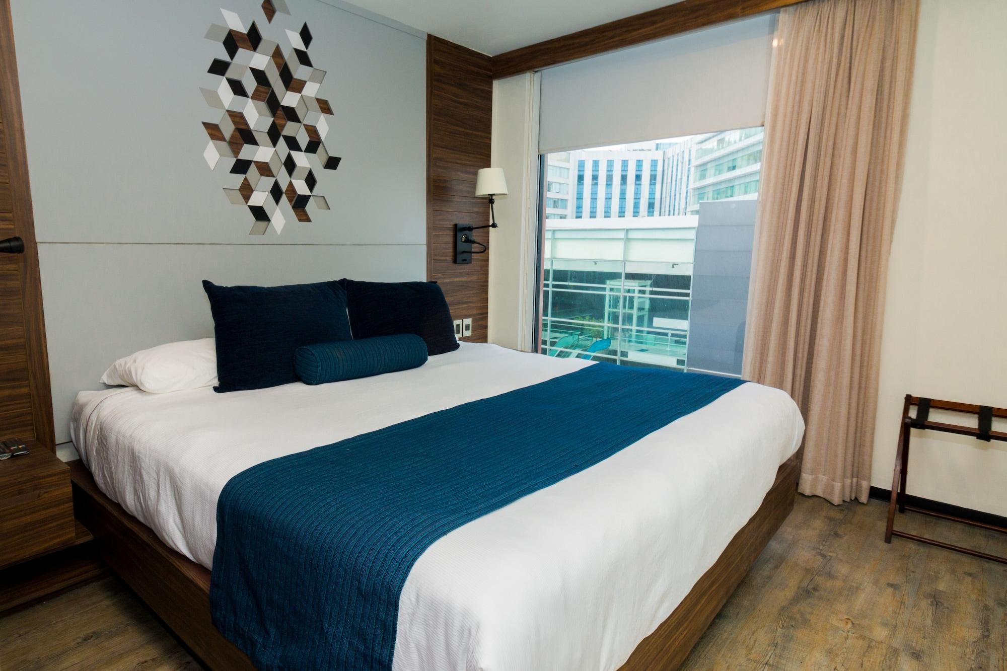 Flowsuites Wtc Apartahotel 4*