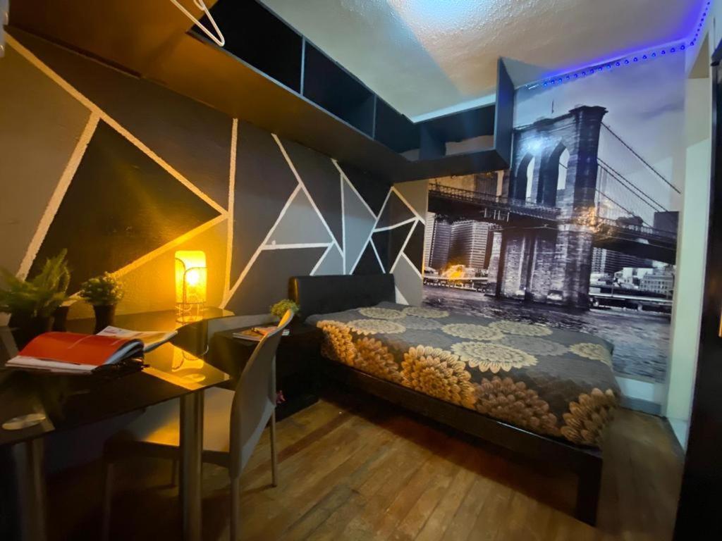 Roomies Condesa Hostal *