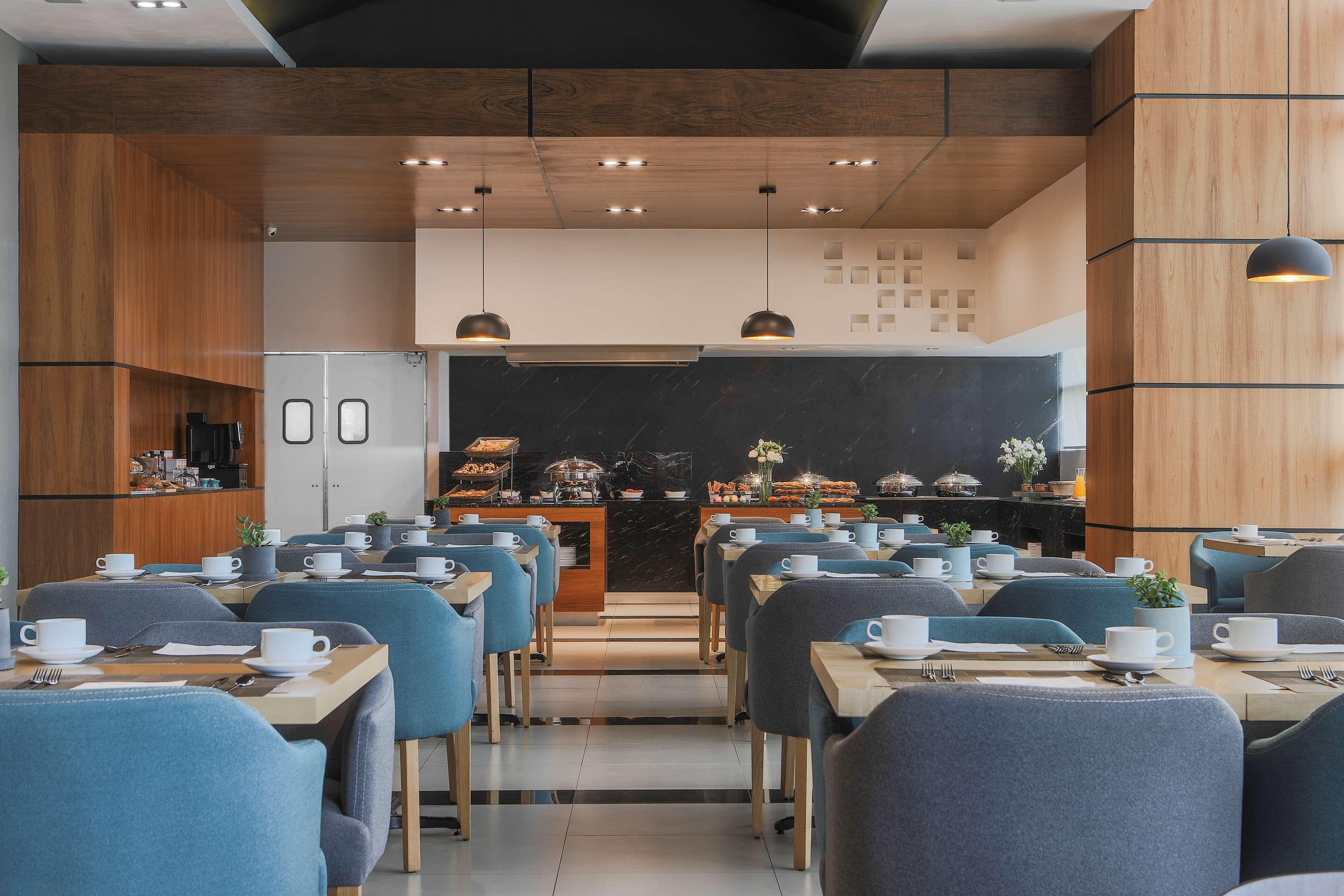 Nh Valle Dorado Hotel 4*