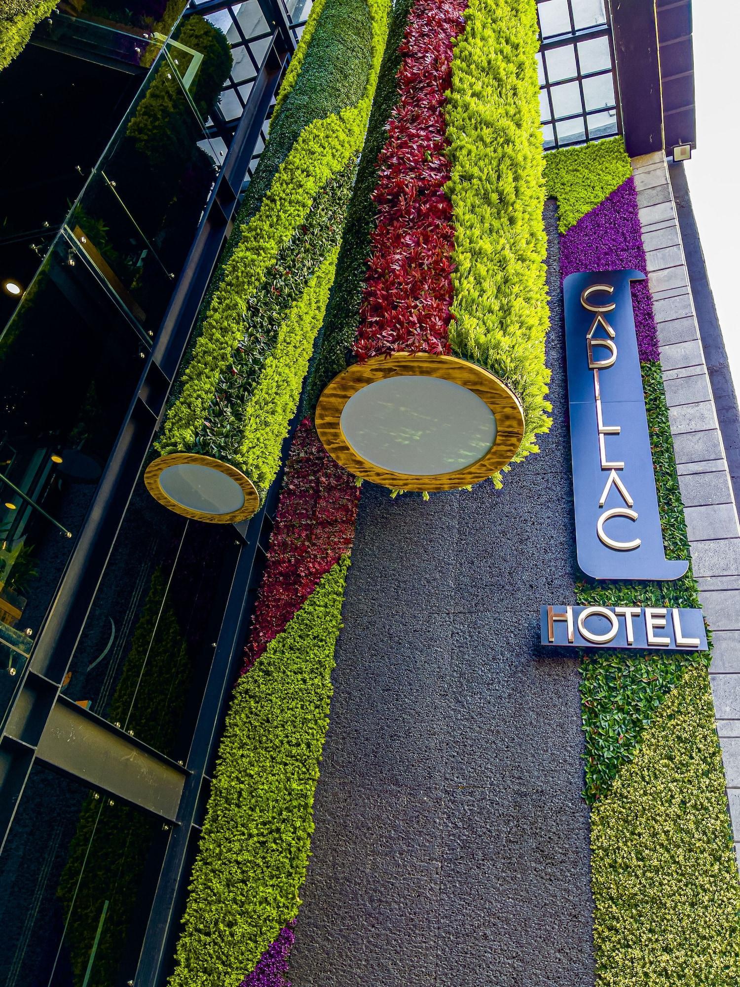 Cadillac Boutique 4*