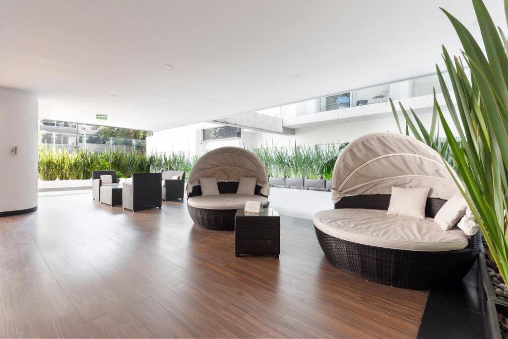 Beautiful Loft. King Size Bed. 150 Mbps Internet. *