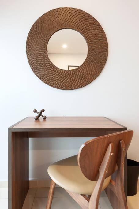 Apartment Chic Loft! 150 Bps Fiber Optic Internet *