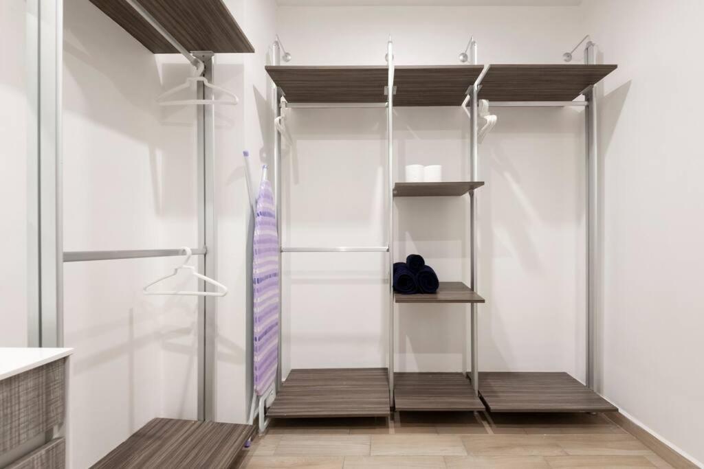 Beautiful Loft. King Size Bed. 150 Mbps Internet. Apartment