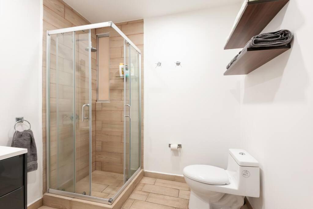 Chic Loft! 150 Bps Fiber Optic Internet Apartment