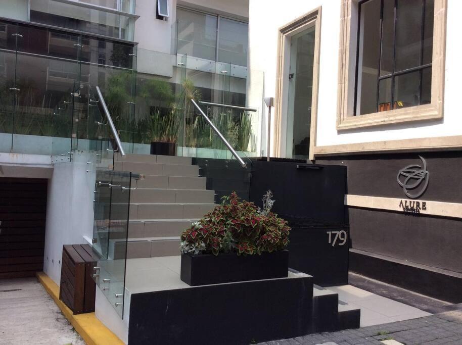Beautiful Loft. King Size Bed. 150 Mbps Internet.