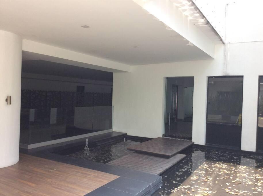 Beautiful Loft. King Size Bed. 150 Mbps Internet. Apartment