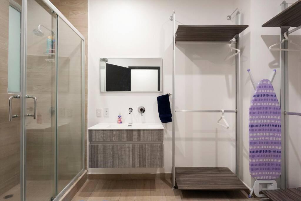 Beautiful Loft. King Size Bed. 150 Mbps Internet.