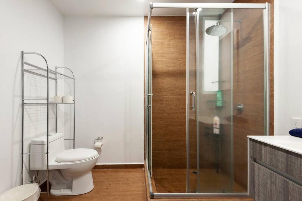 600 Sq Ft In Trendy Area, 150 Bps Fiber Optic México DF
