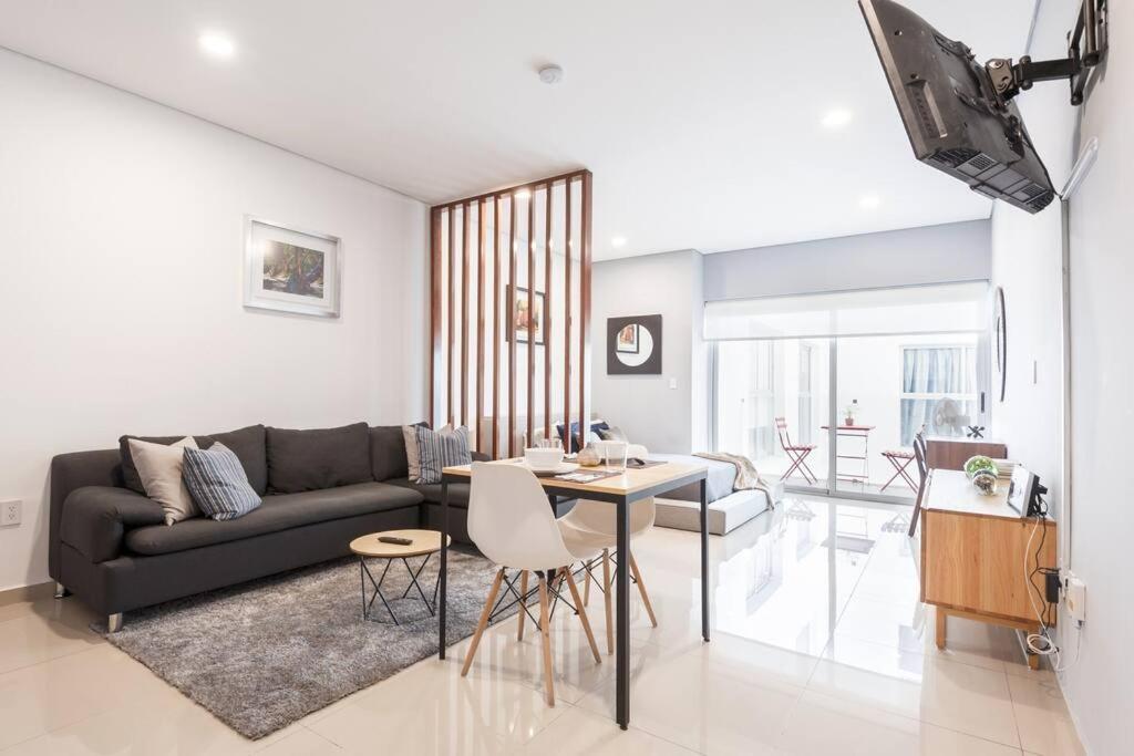 Chic Loft! 150 Bps Fiber Optic Internet Apartment *