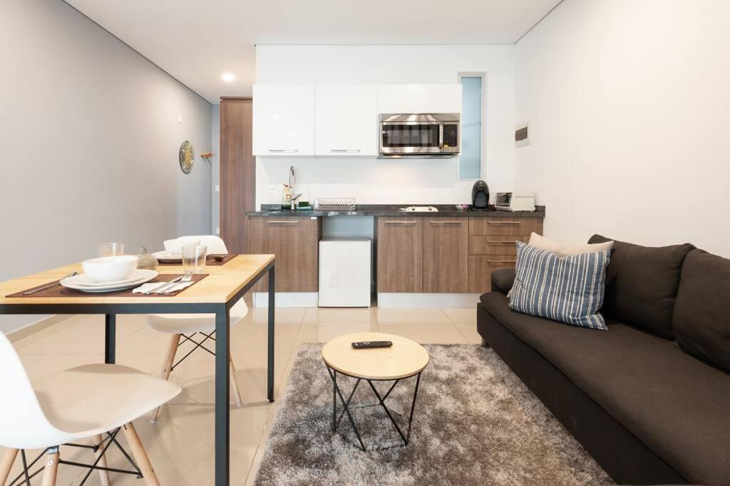 Chic Loft! 150 Bps Fiber Optic Internet Apartment