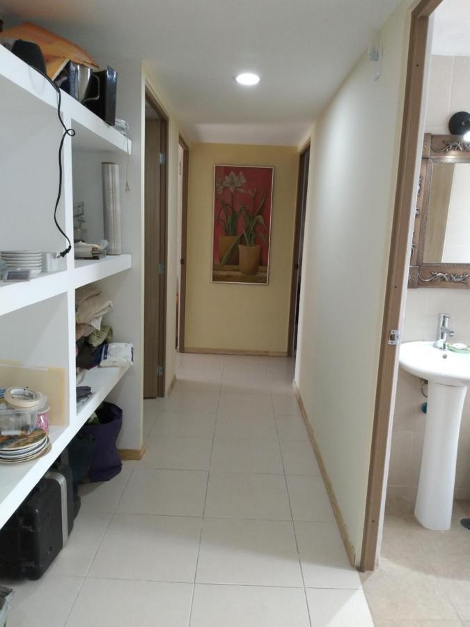 Charming Sunny Bedroom Overlooking Beautiful Amsterdam Avenue In Condesa Area Mexico City