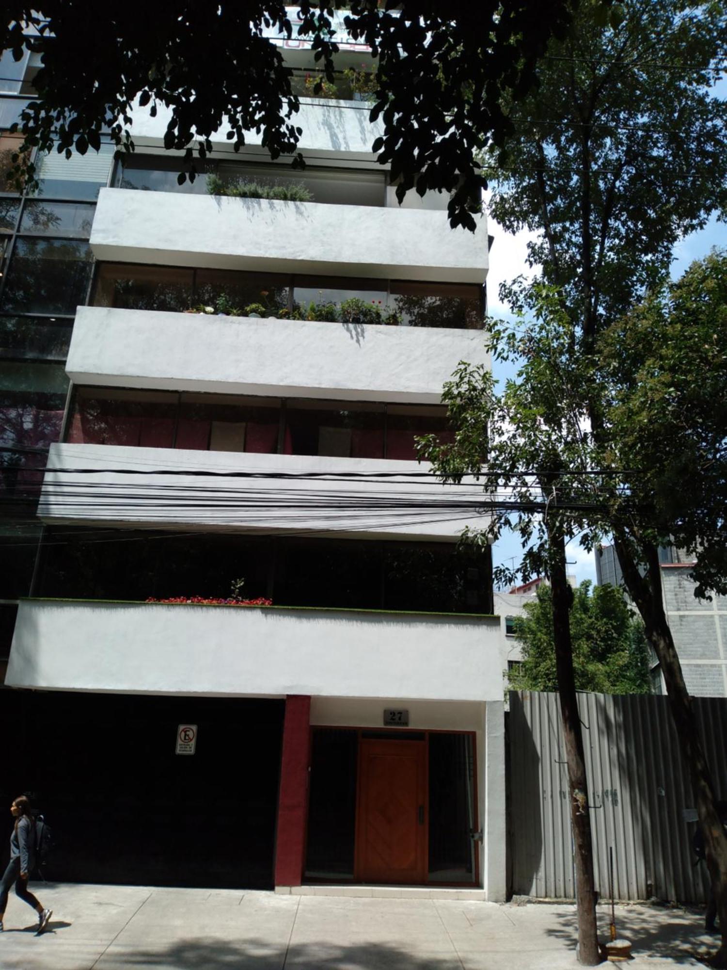 Charming Sunny Bedroom Overlooking Beautiful Amsterdam Avenue In Condesa Area * Mexico City
