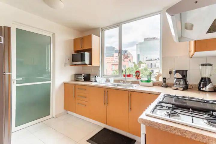 At The Heart Of Restaurants And Night Life Apartamento