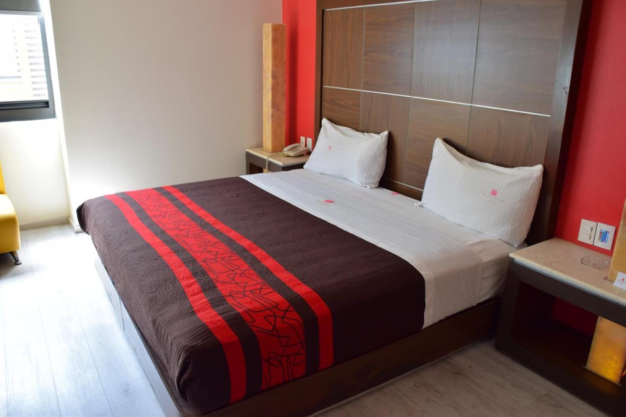 Plutarco Hotel *
