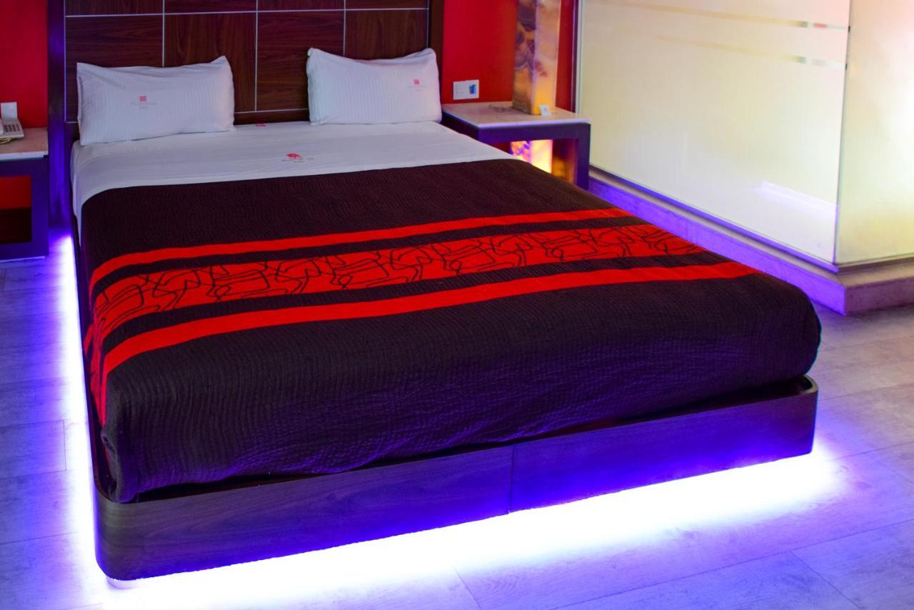 Plutarco Hotel *